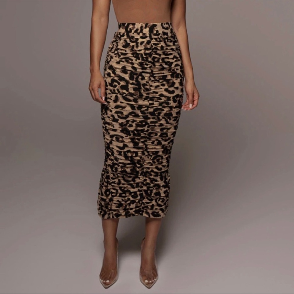 NWT - JLUXLABEL Leopard Halow Ruched Skirt - size Medium